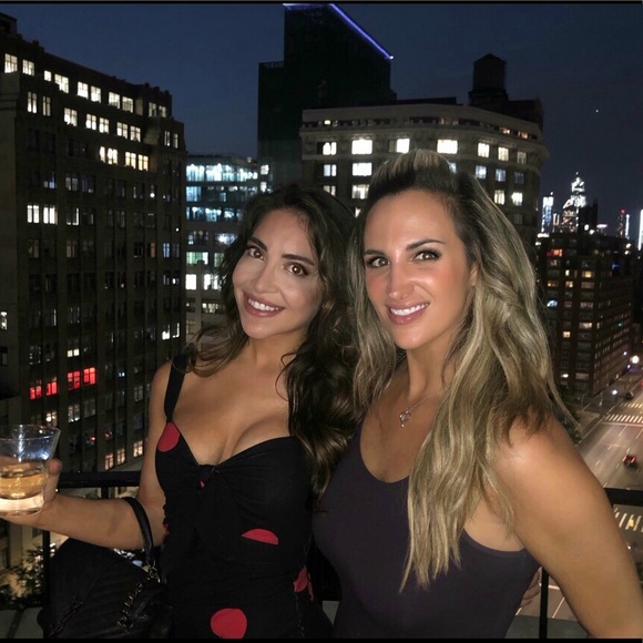 Meet your Posher Lindsay💕 - Picture 7 of 9